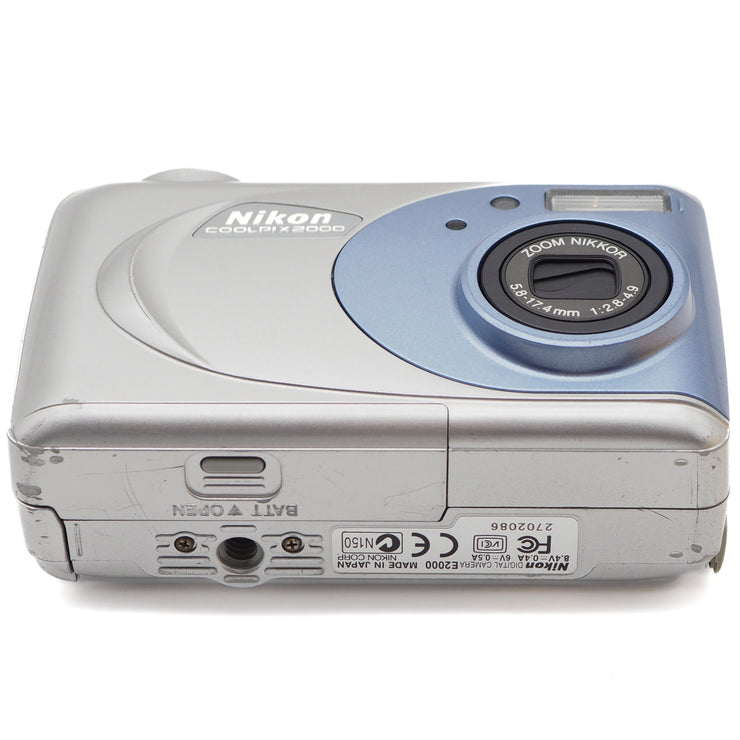 Nikon Coolpix 2000 Digital Point & Shoot Camera