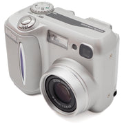 Nikon Coolpix 885 Digital Point & Shoot Camera