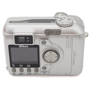 Nikon Coolpix 885 Digital Point & Shoot Camera