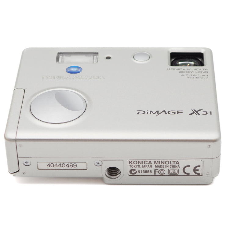 Konica Minolta Dimage X31 Digital Point & Shoot Camera